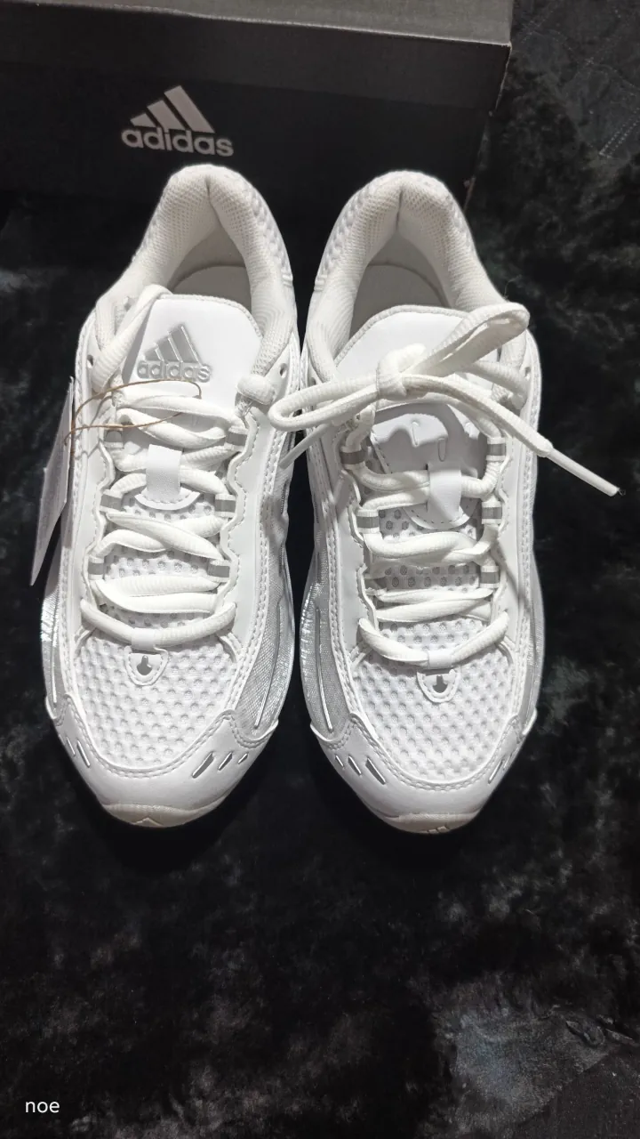 adidas · Talle AR 36