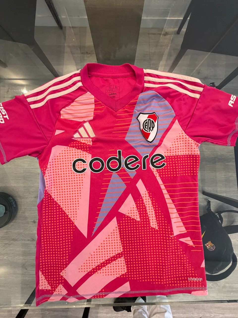 Remera adidas · Talle S