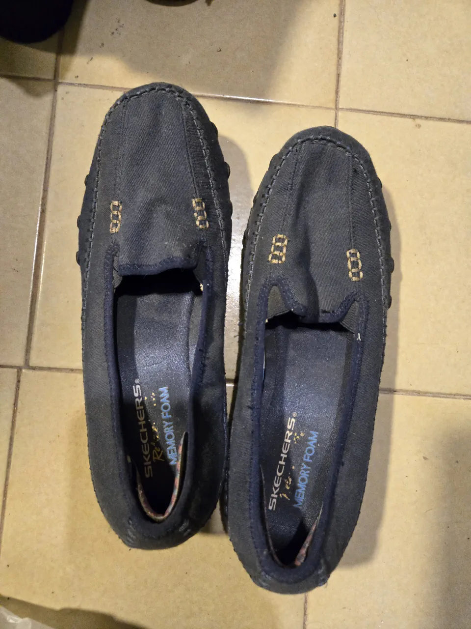 Skechers · Talle AR 39