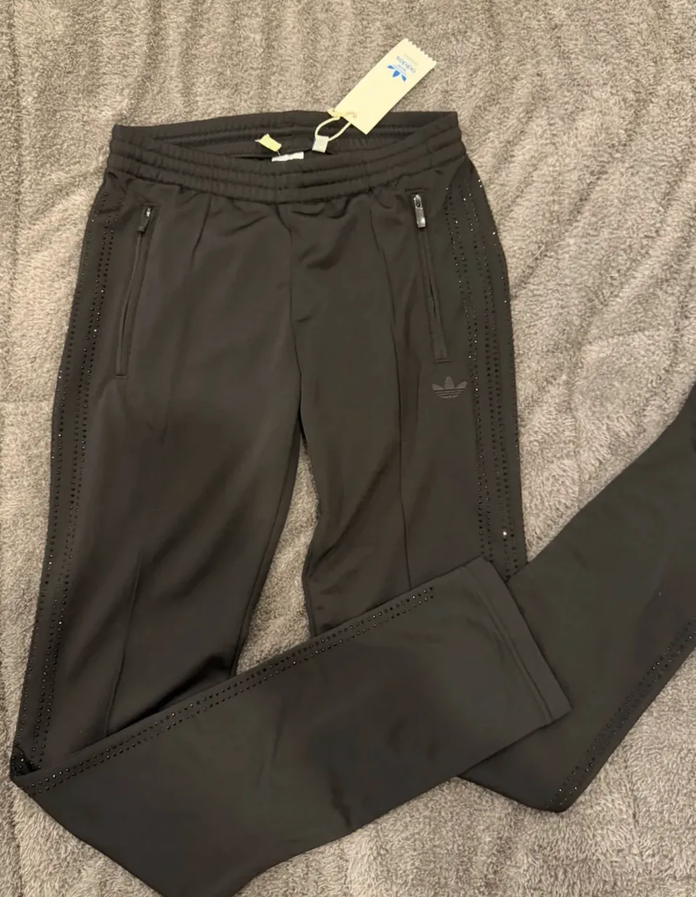 Pantalón adidas - imagen 1