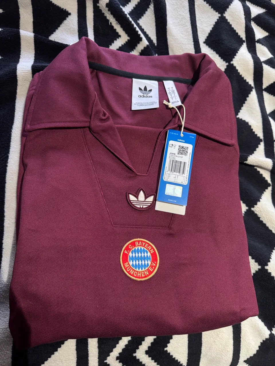 Buzo adidas · Talle L