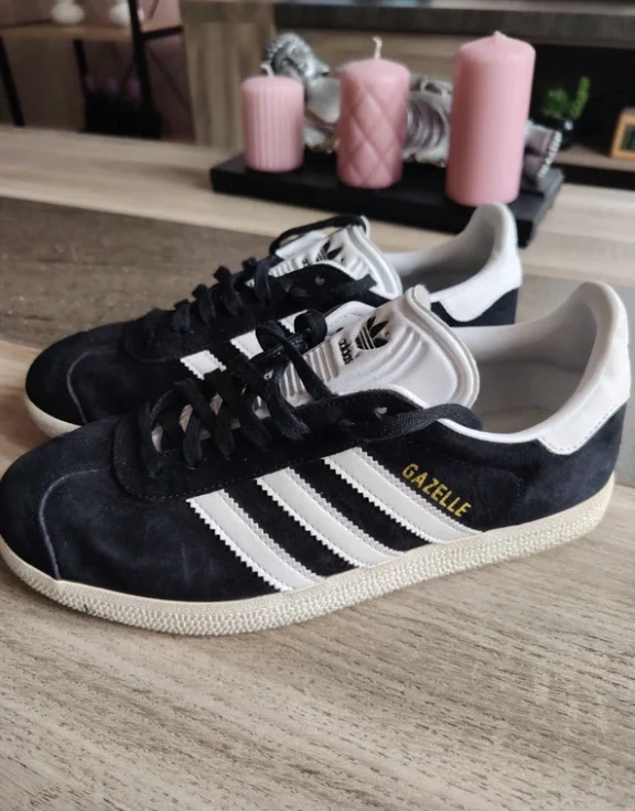 adidas · Talle AR 46