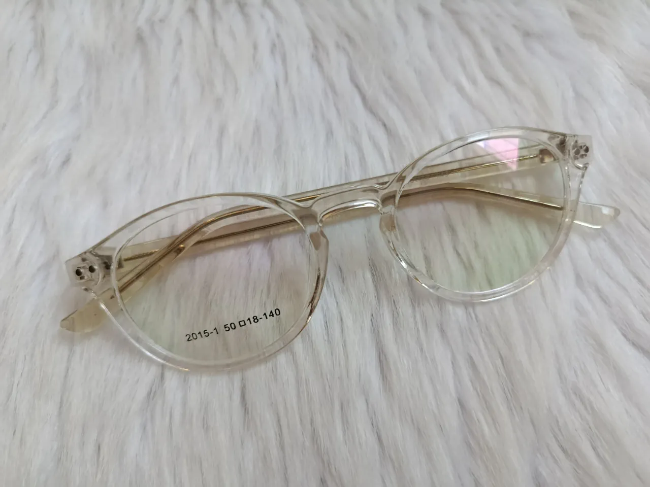 Needle eyewear