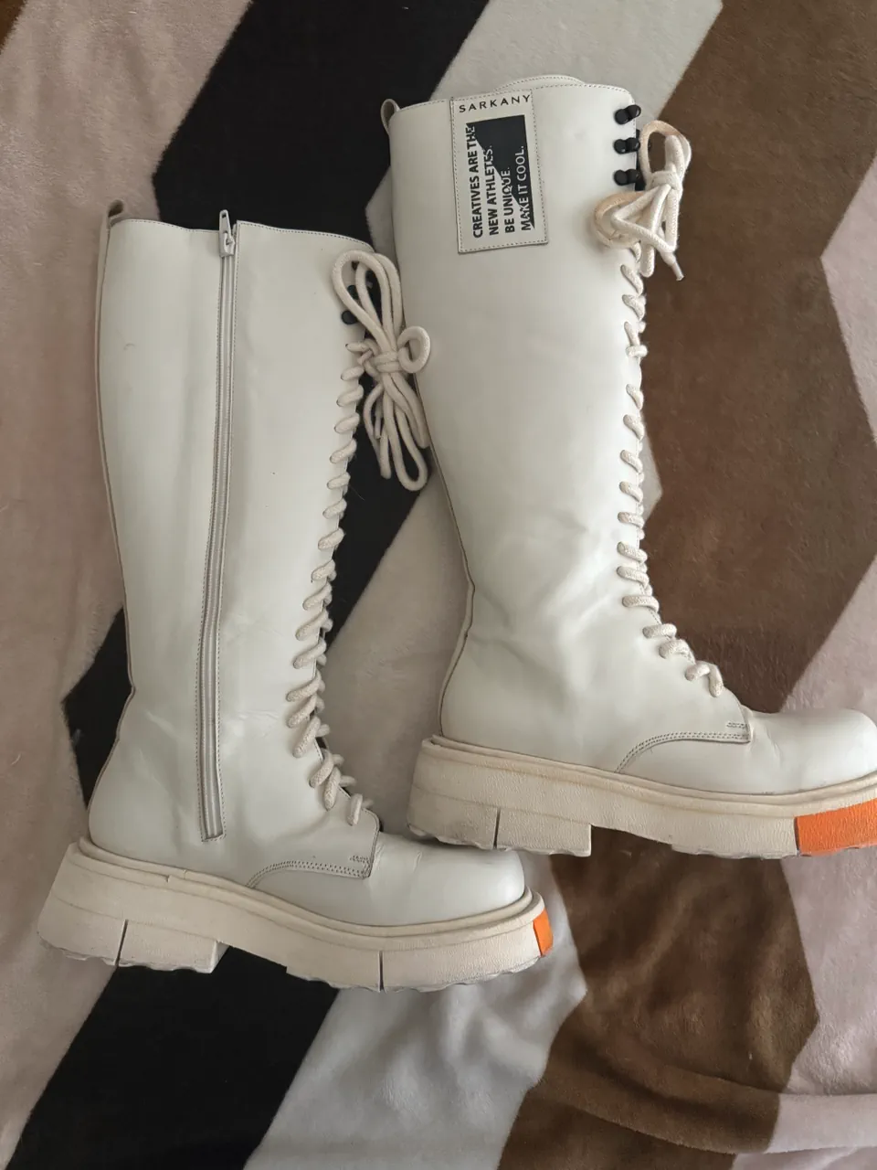 Sarkany · Talle AR 37