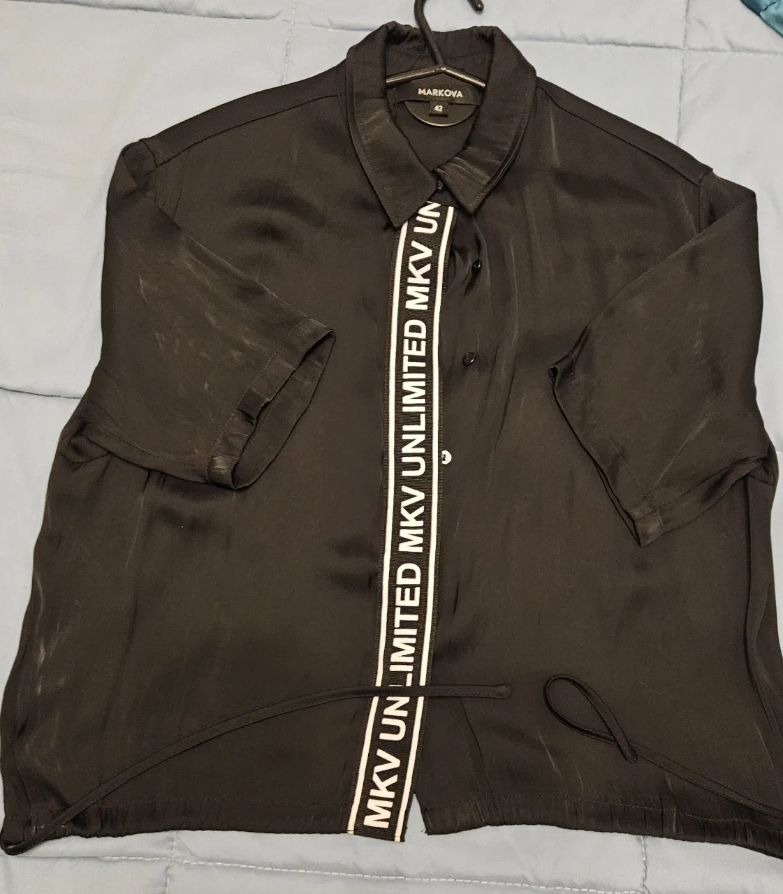Remera Markova · Talle M