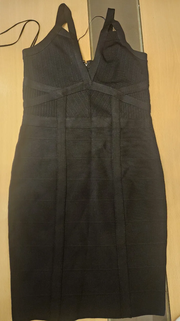Vestido GUESS · Talle M