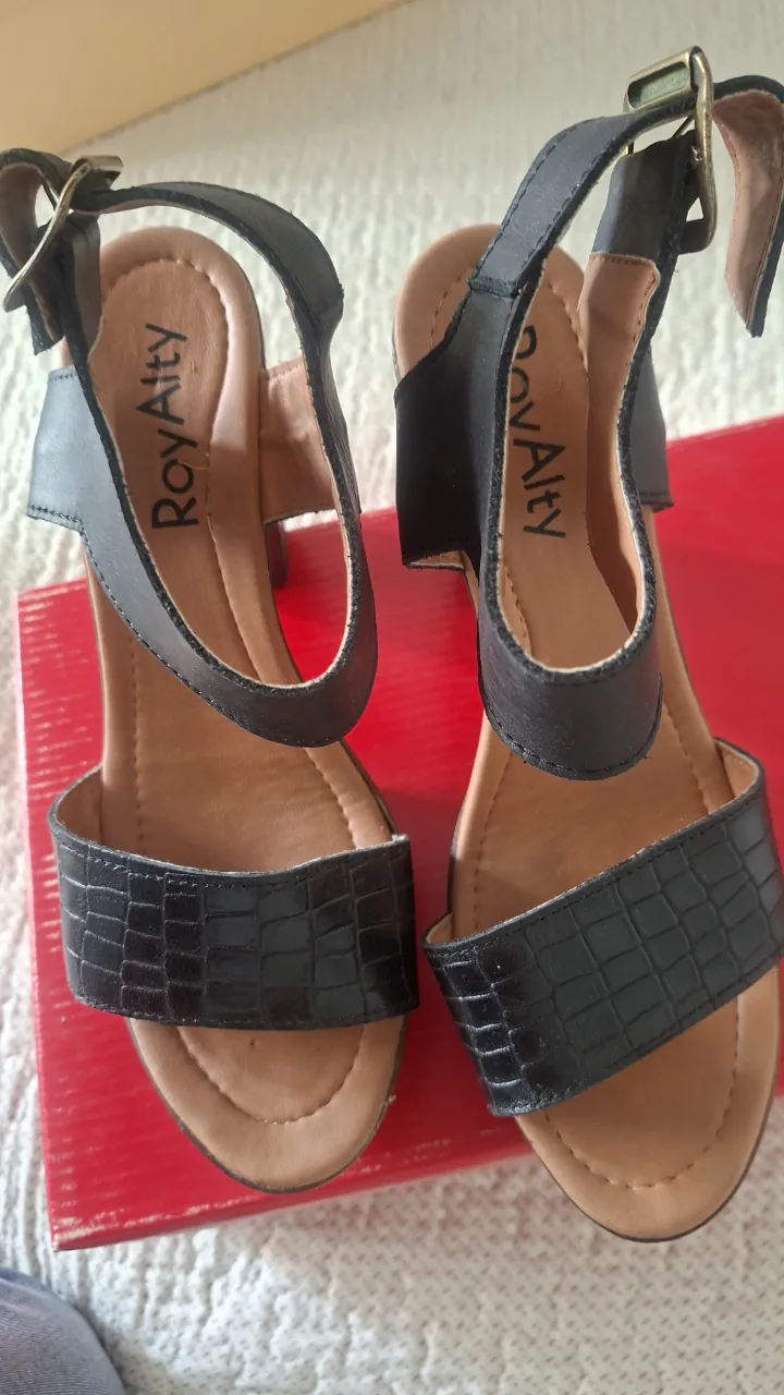 Royalty · Talle AR 37