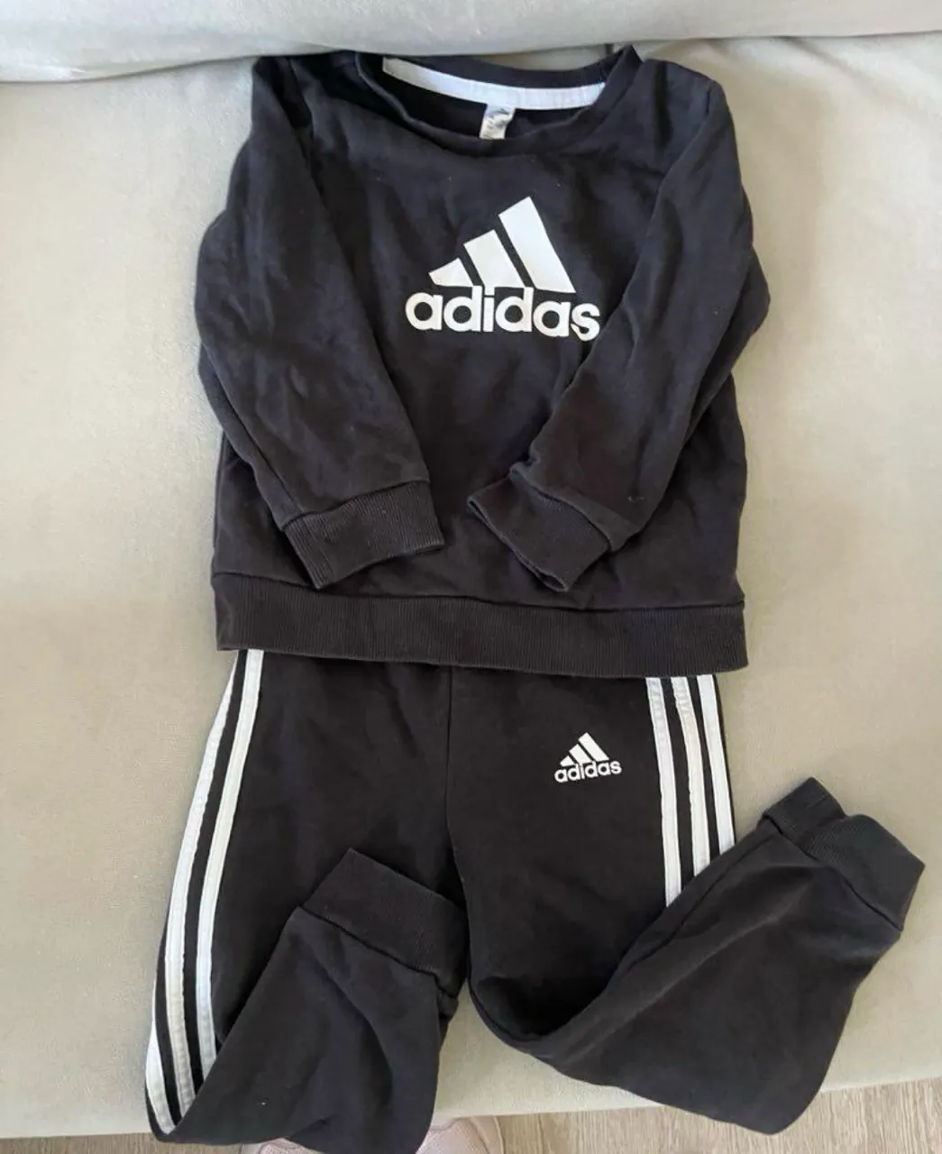 adidas · Talle 24–36 meses / 92 cm