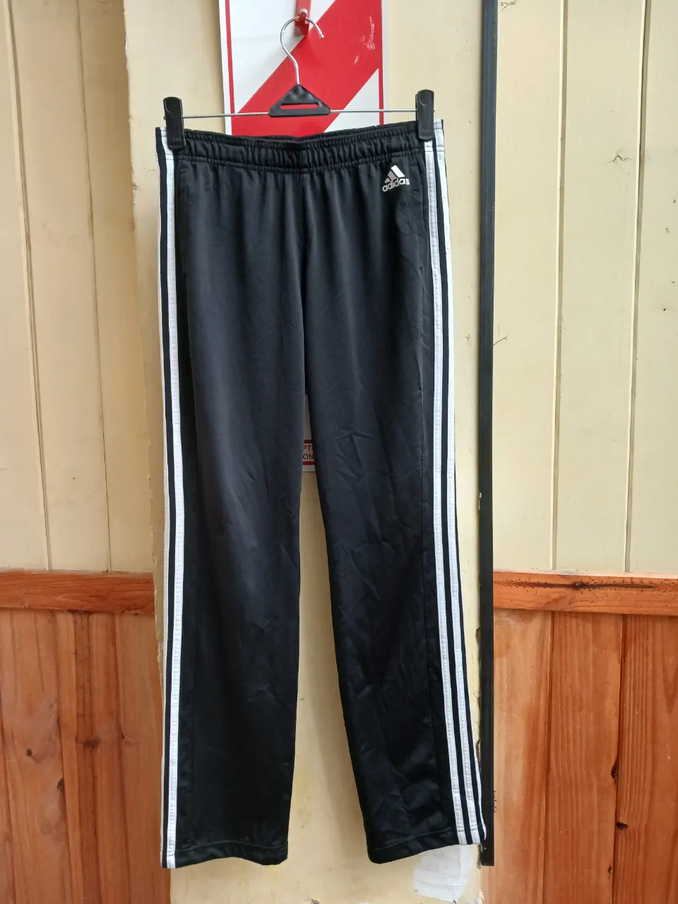 Pantalón adidas · Talle L