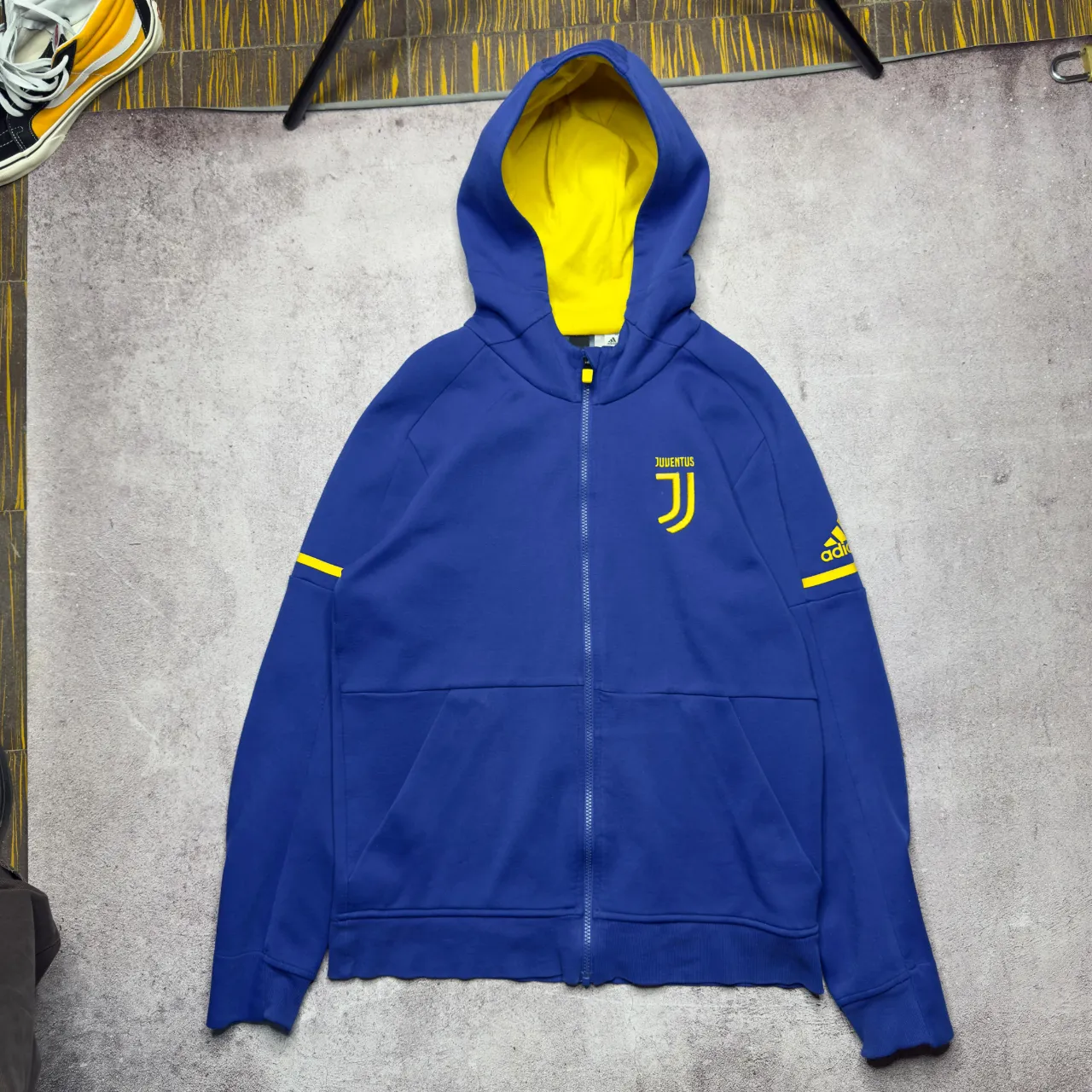 Buzo adidas - imagen 1
