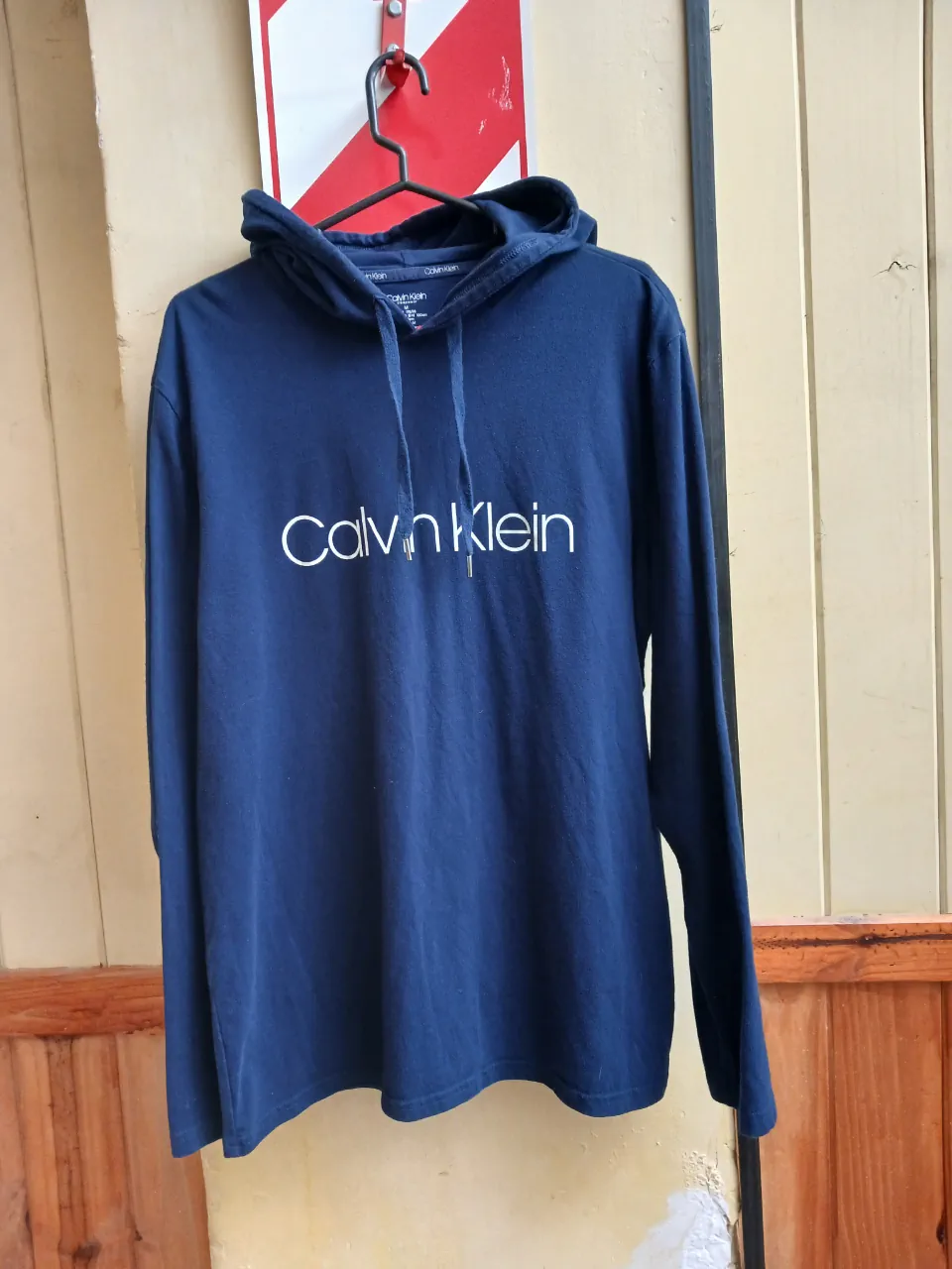 Buzo Calvin Klein · Talle M