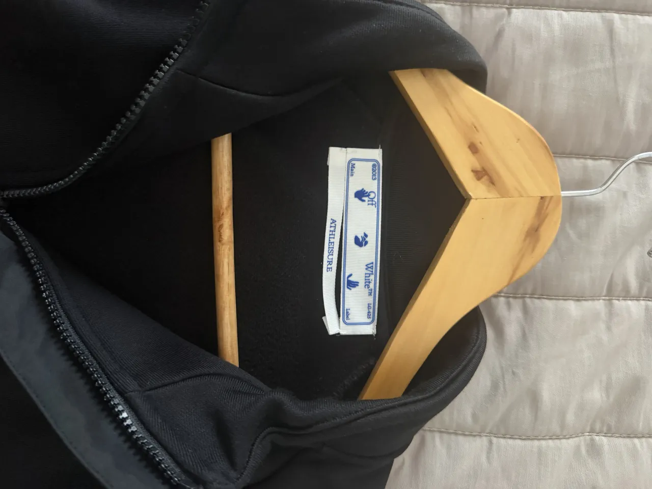 Off-White · Talle L