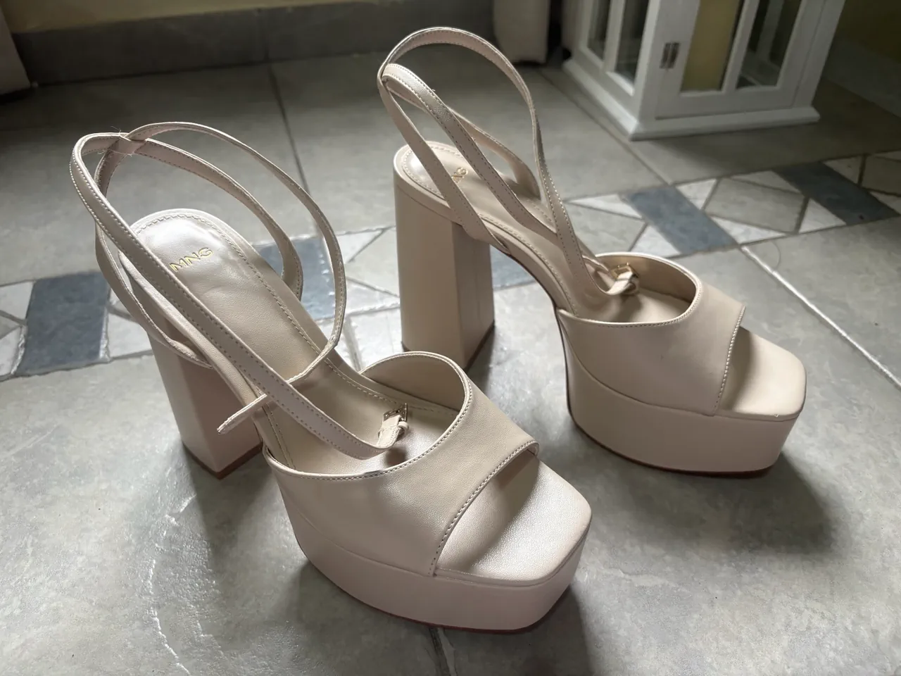 Sandalias MNG · Talle AR 39