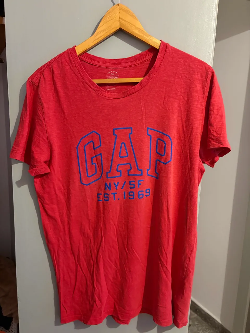 Remera GAP · Talle M