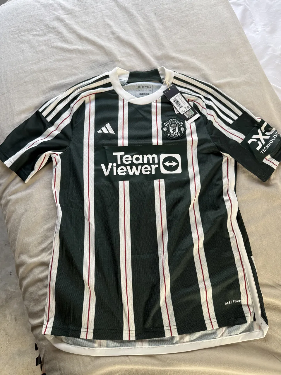 Camiseta adidas · Talle S