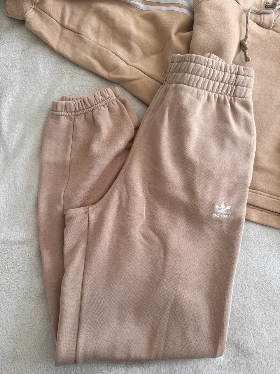 Pantalón adidas · Talle M