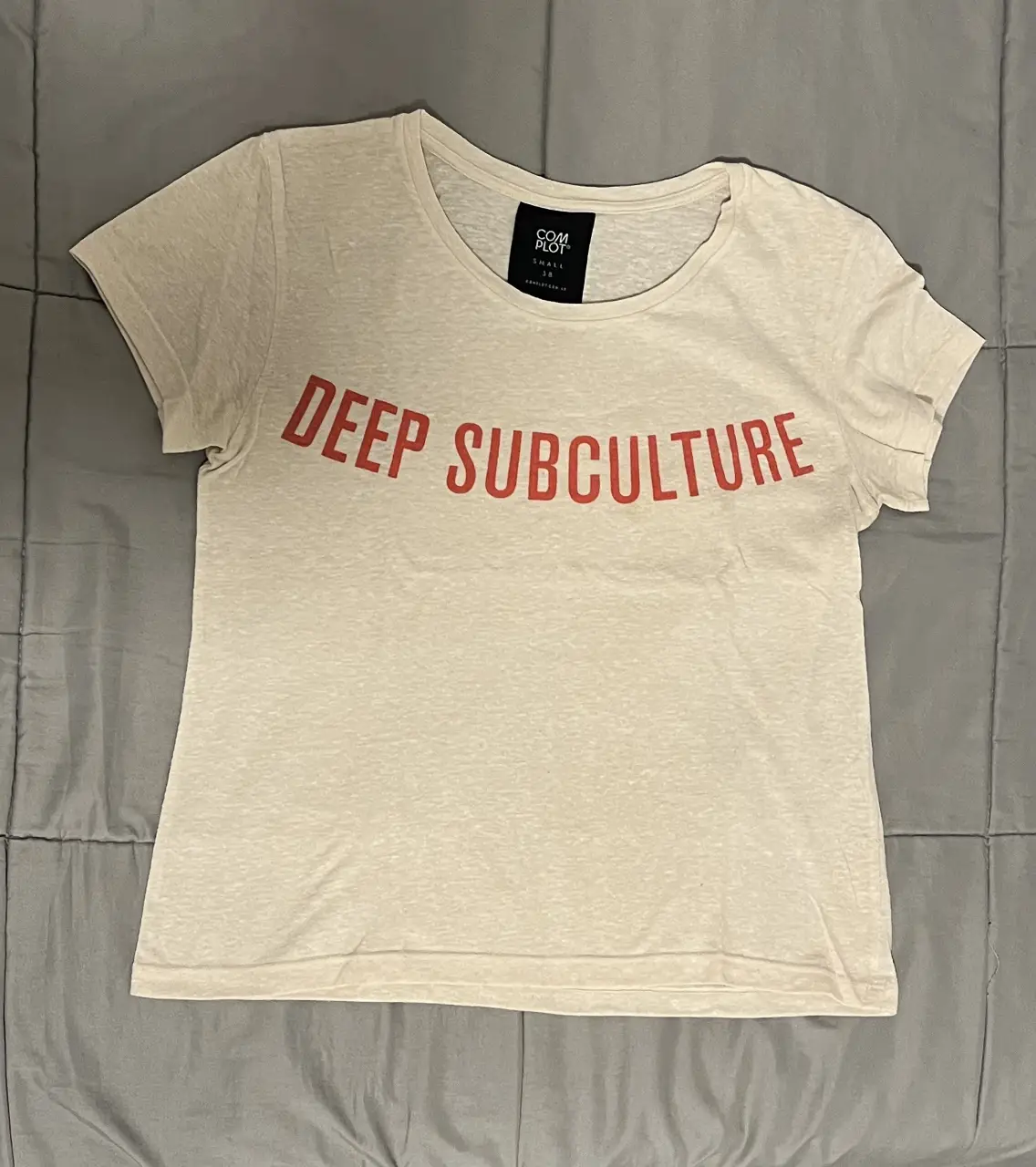 Remera Complot · Talle S