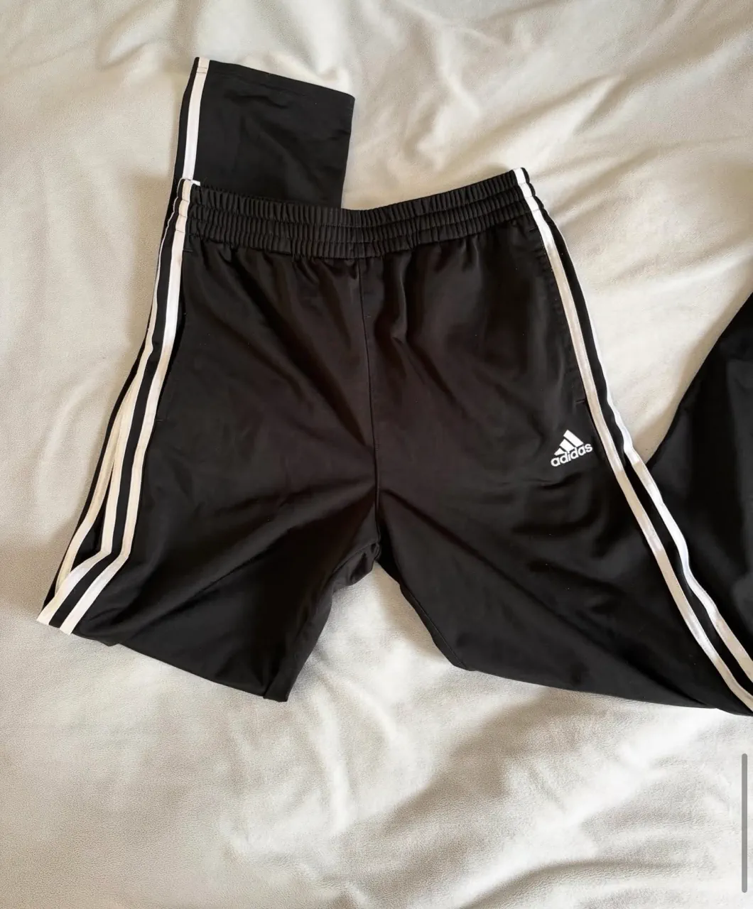 Pantalón adidas · Talle 14 años / 164 cm