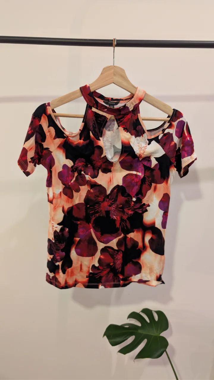 Remera GUESS - imagen 1