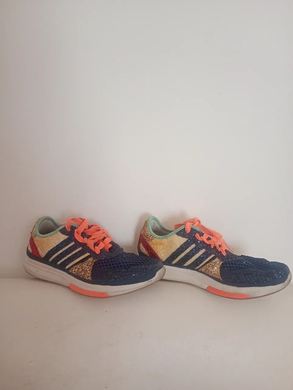 adidas · Talle AR 37