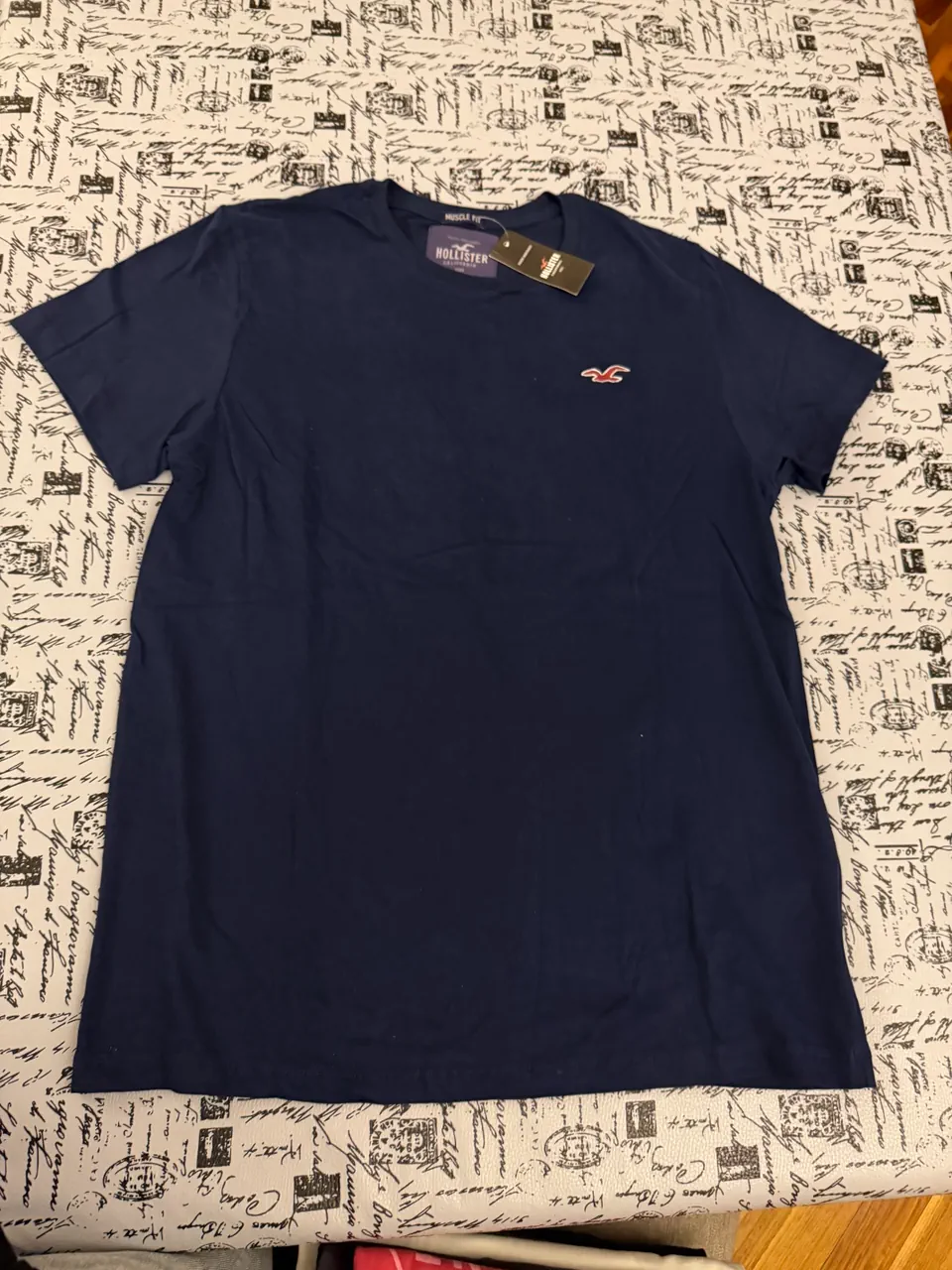 Remera Hollister · Talle M