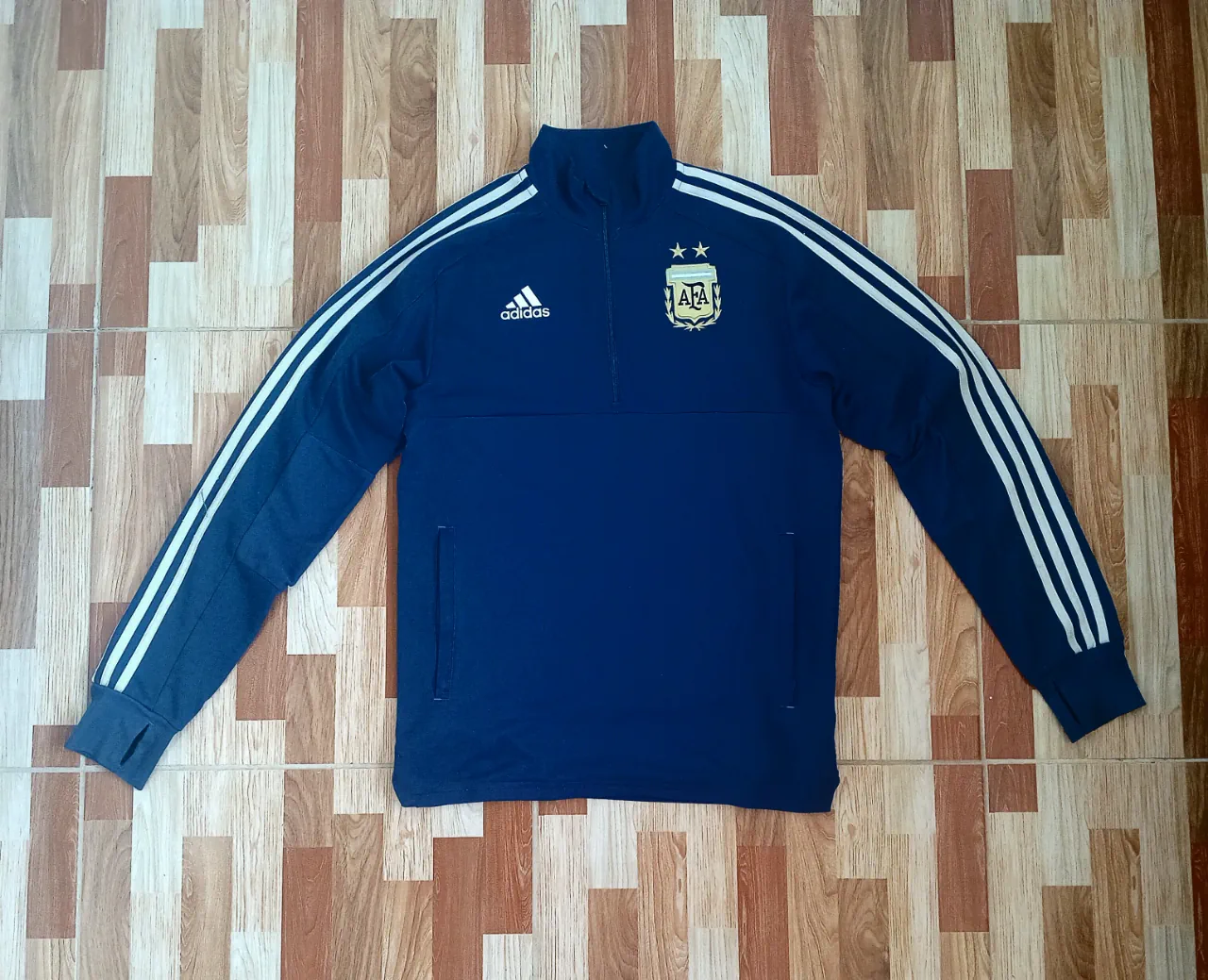 Buzo adidas · Talle S