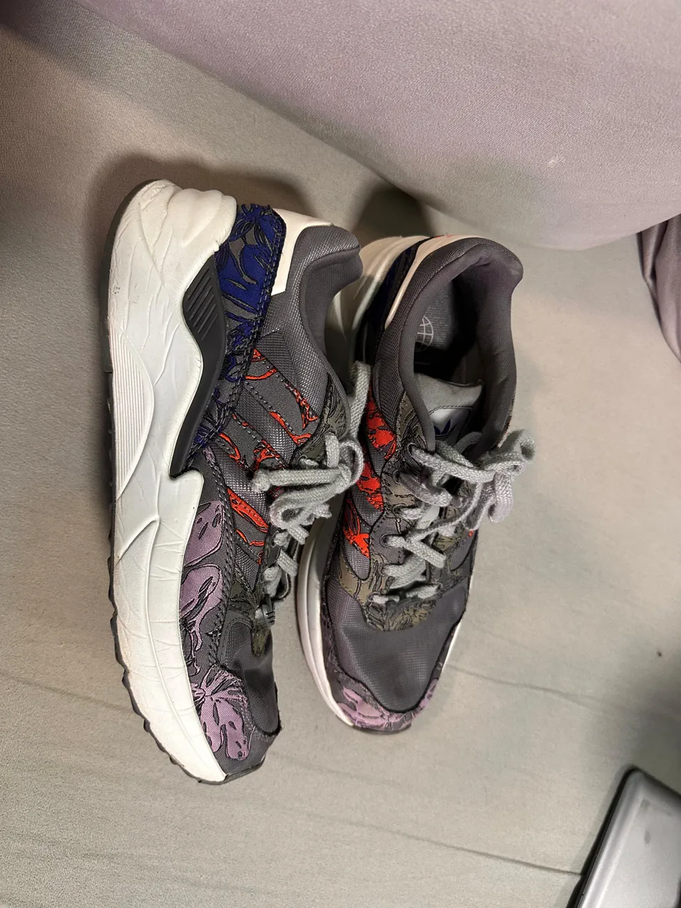 adidas · Talle AR 39
