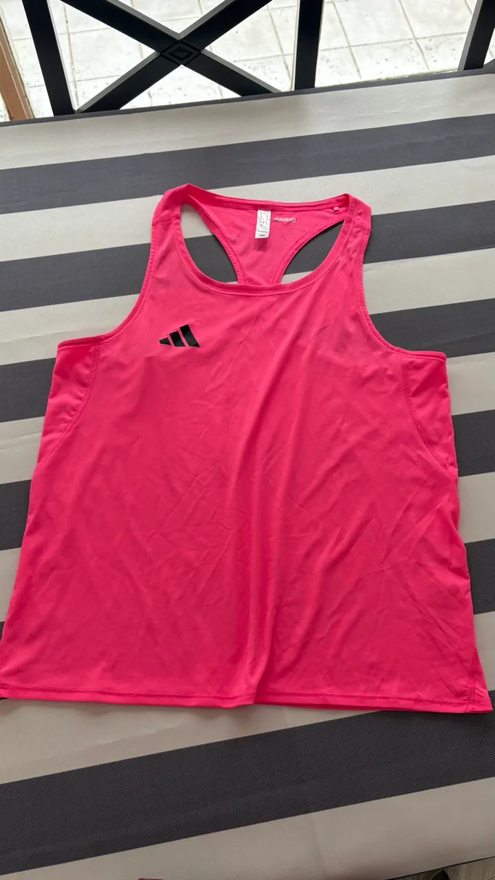 adidas · Talle M