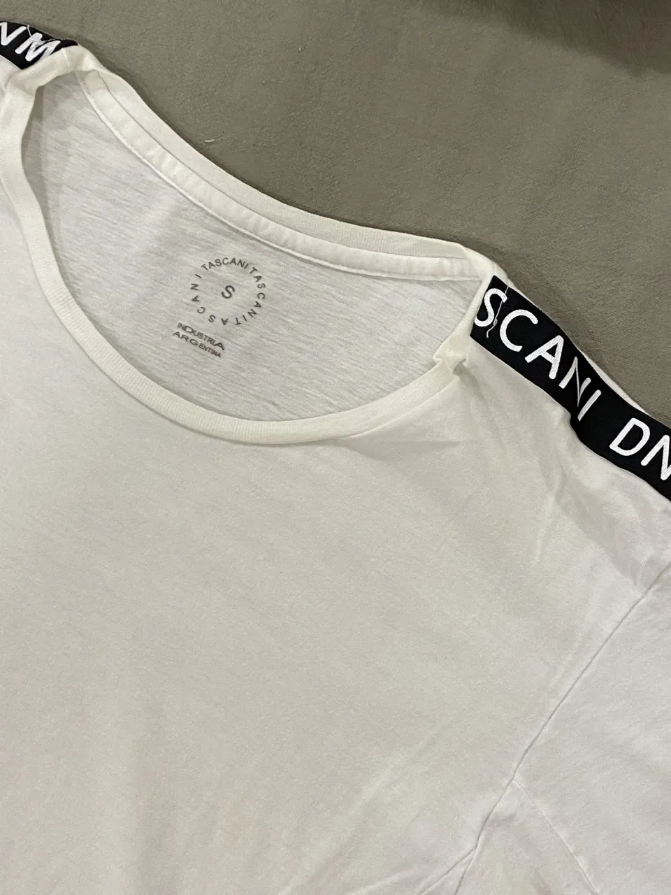 Remera Tascani · Talle S