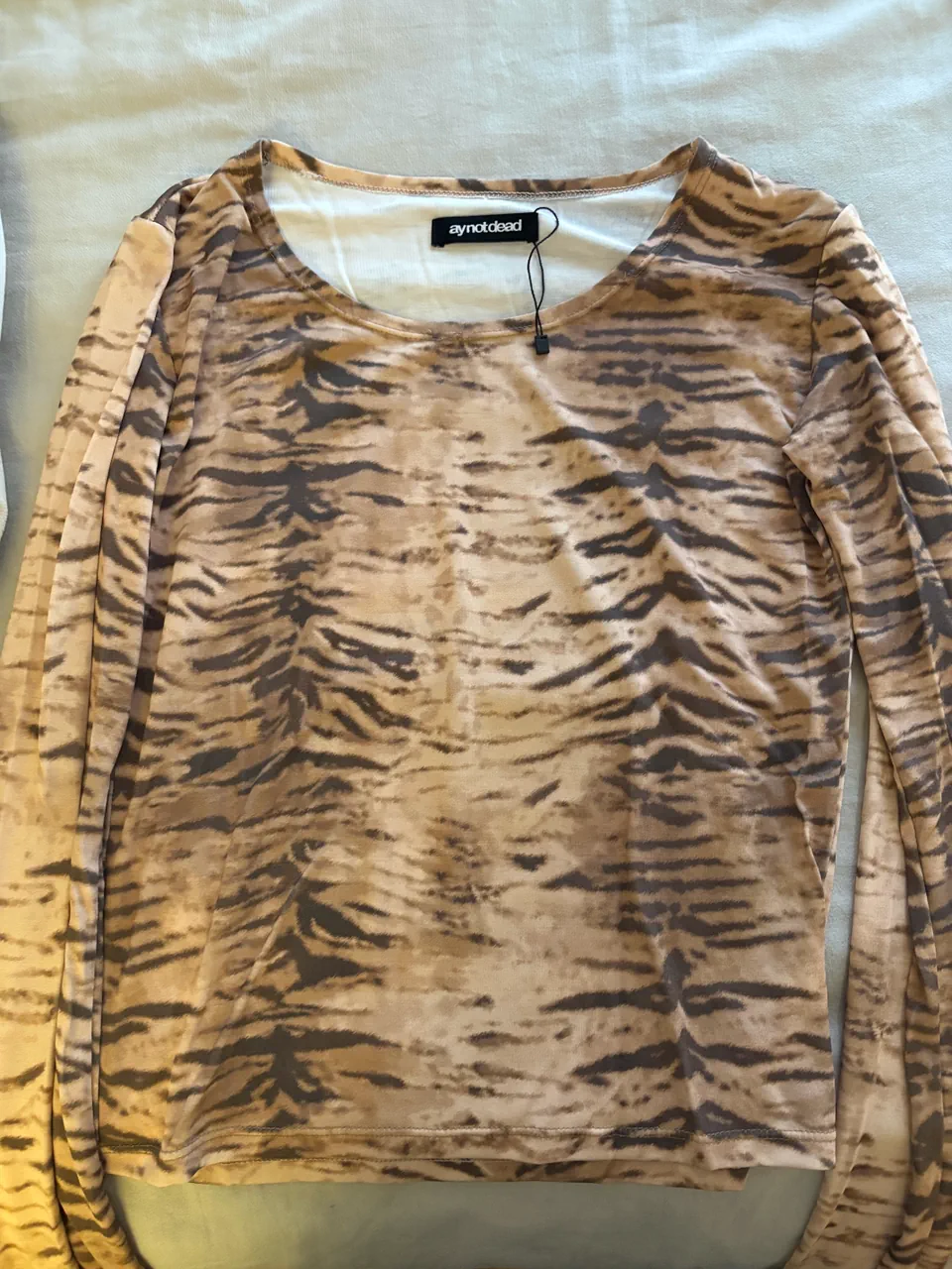 Remera Ay Not Dead · Talle M