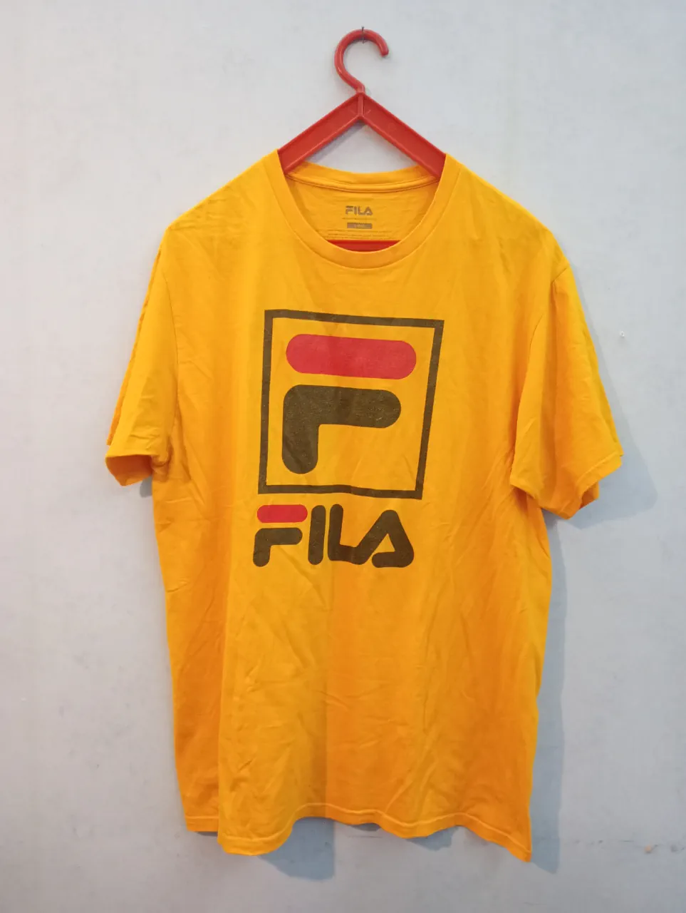Remera Fila · Talle L