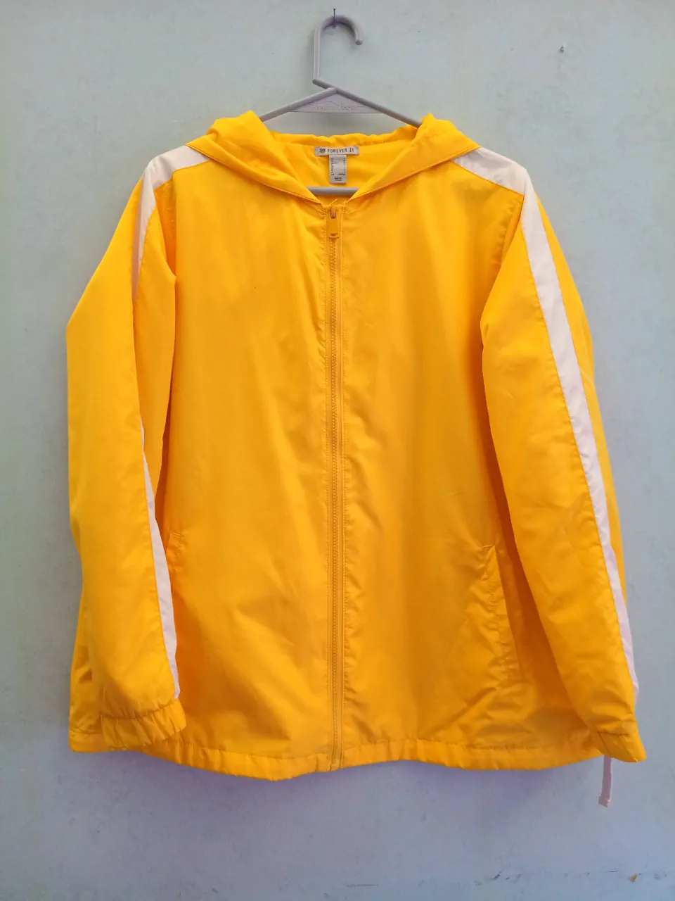 Rompeviento Forever 21 · Talle L