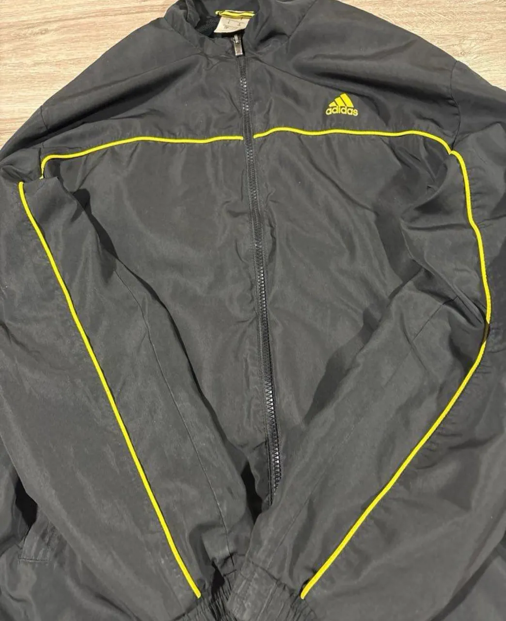 Rompeviento adidas · Talle L