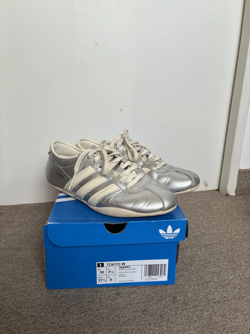 adidas · Talle AR 36