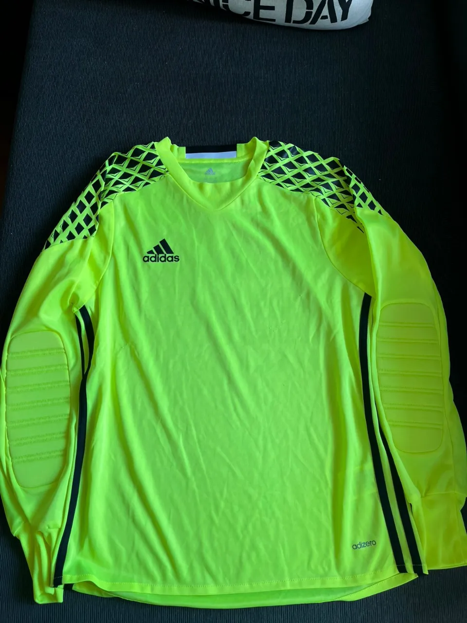 Ropa deportiva adidas · Talle L
