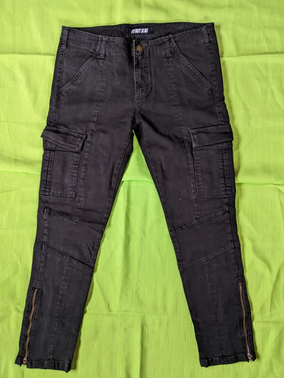 Pantalón Ay Not Dead · Talle US 31