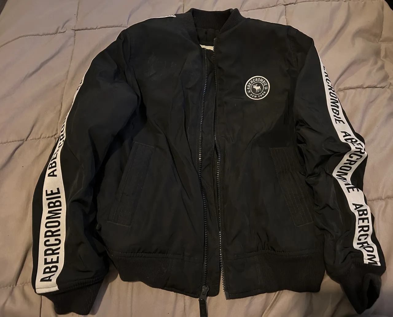 Campera bomber Abercrombie & Fitch · Talle 9 años / 134 cm