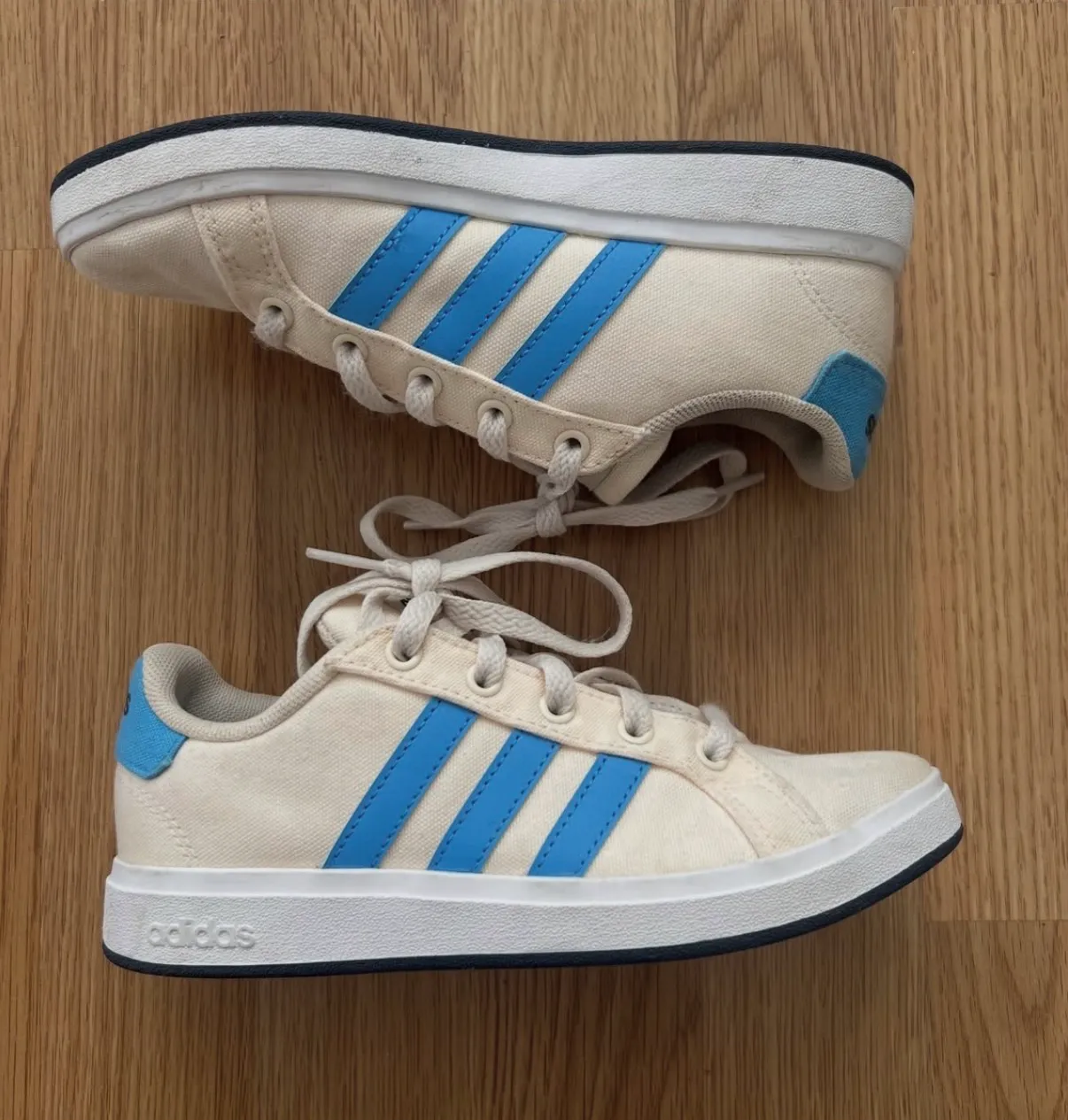 Zapatillas adidas · Talle AR 31