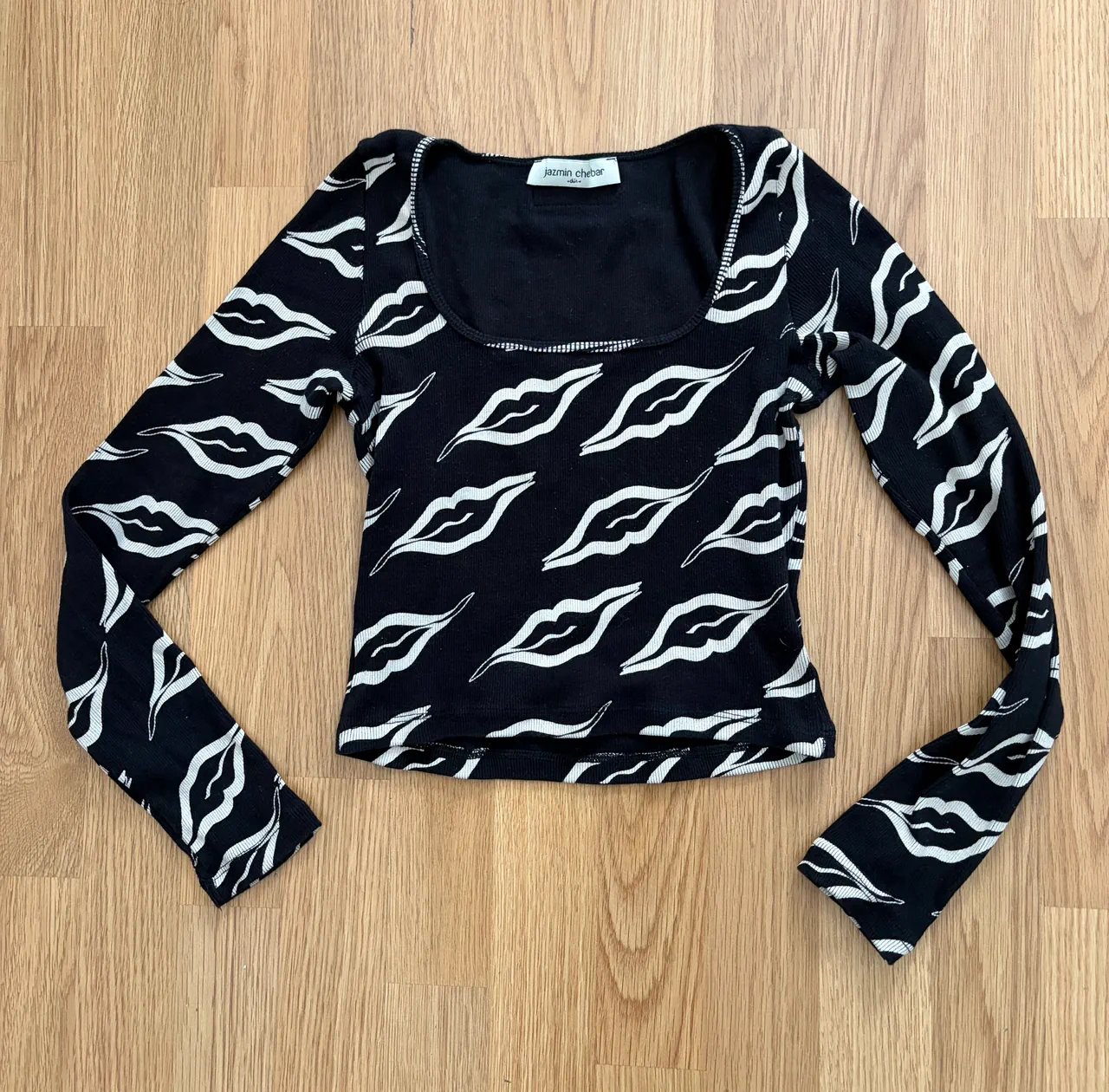 Remera Jazmín Chebar - imagen 1