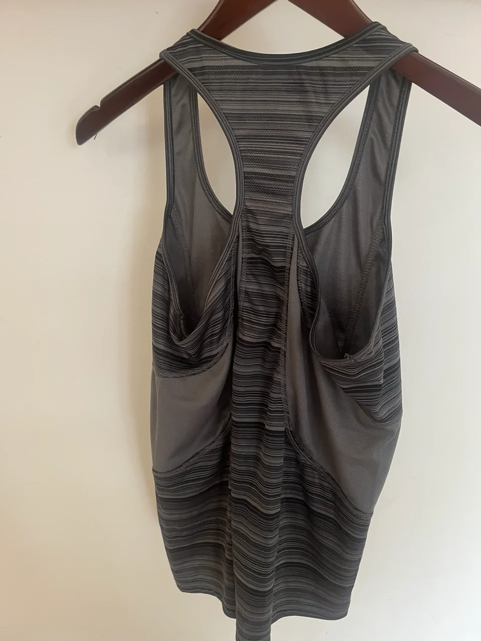 Musculosa Skechers · Talle S