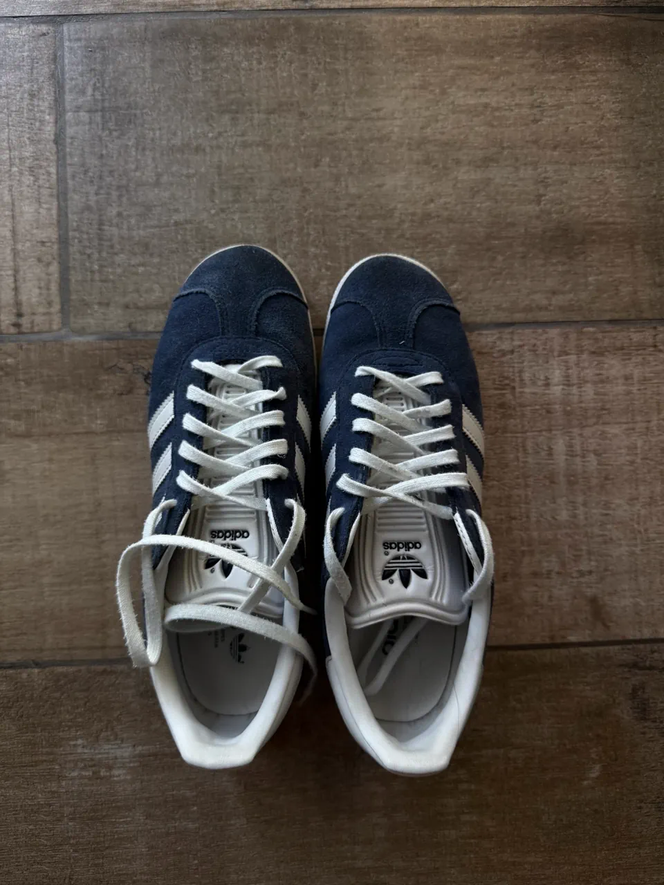 adidas · Talle EU 40