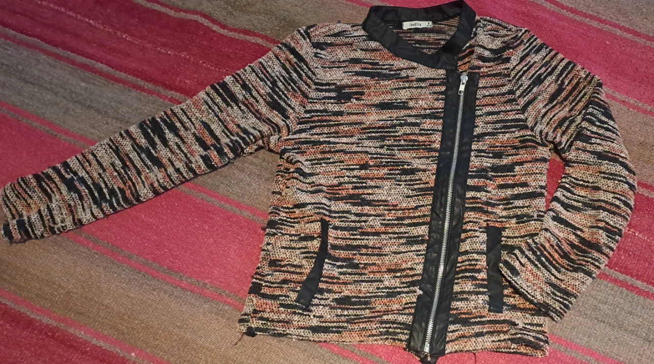 Campera Inedita · Talle M