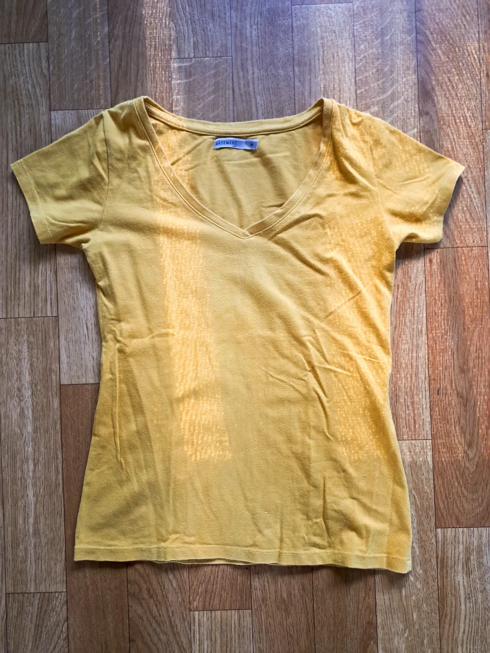 Remera Basement · Talle M