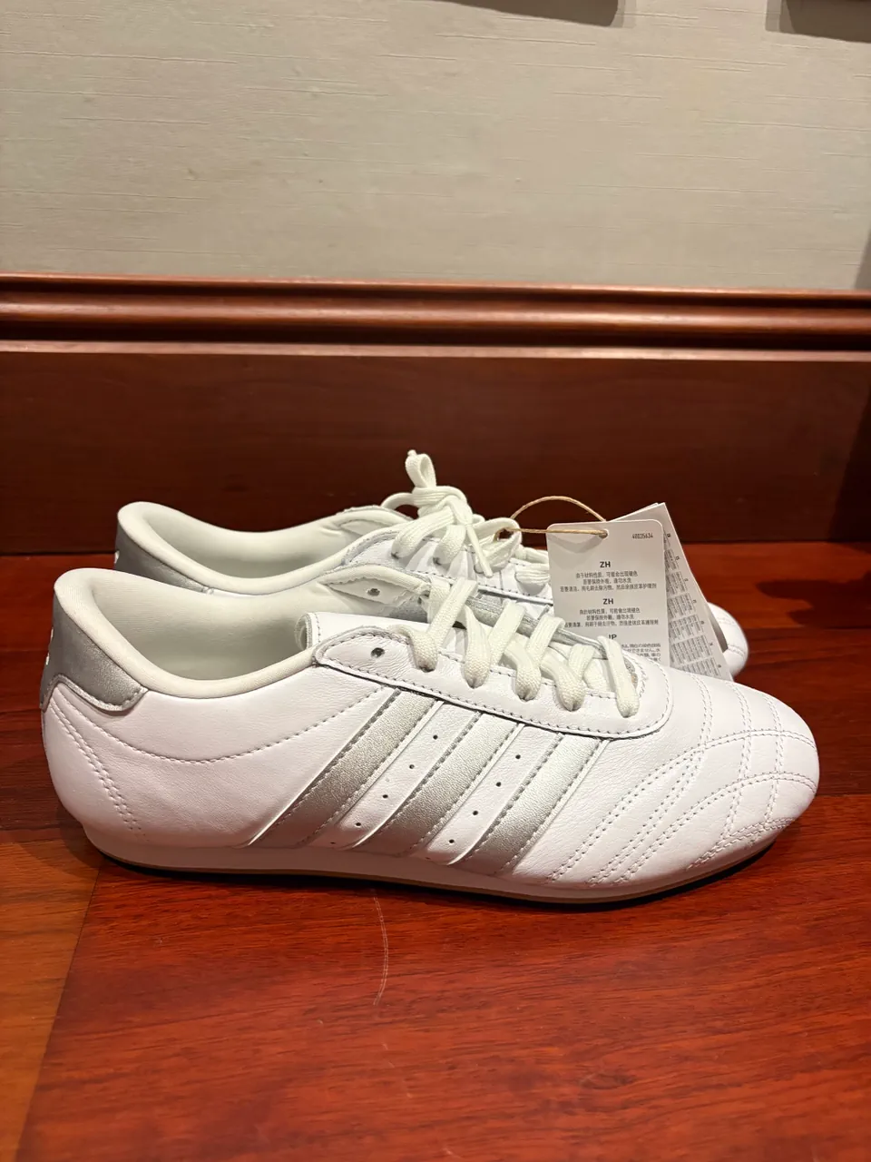 adidas · Talle AR 38