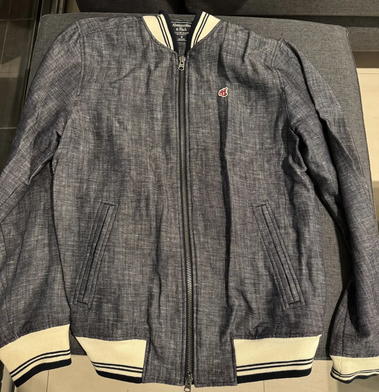 Abercrombie & Fitch · Talle M