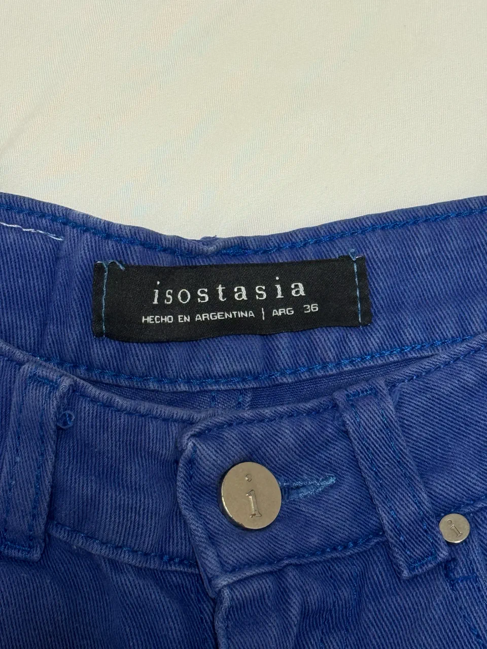 Isostasia · Talle MEX/ARG 36