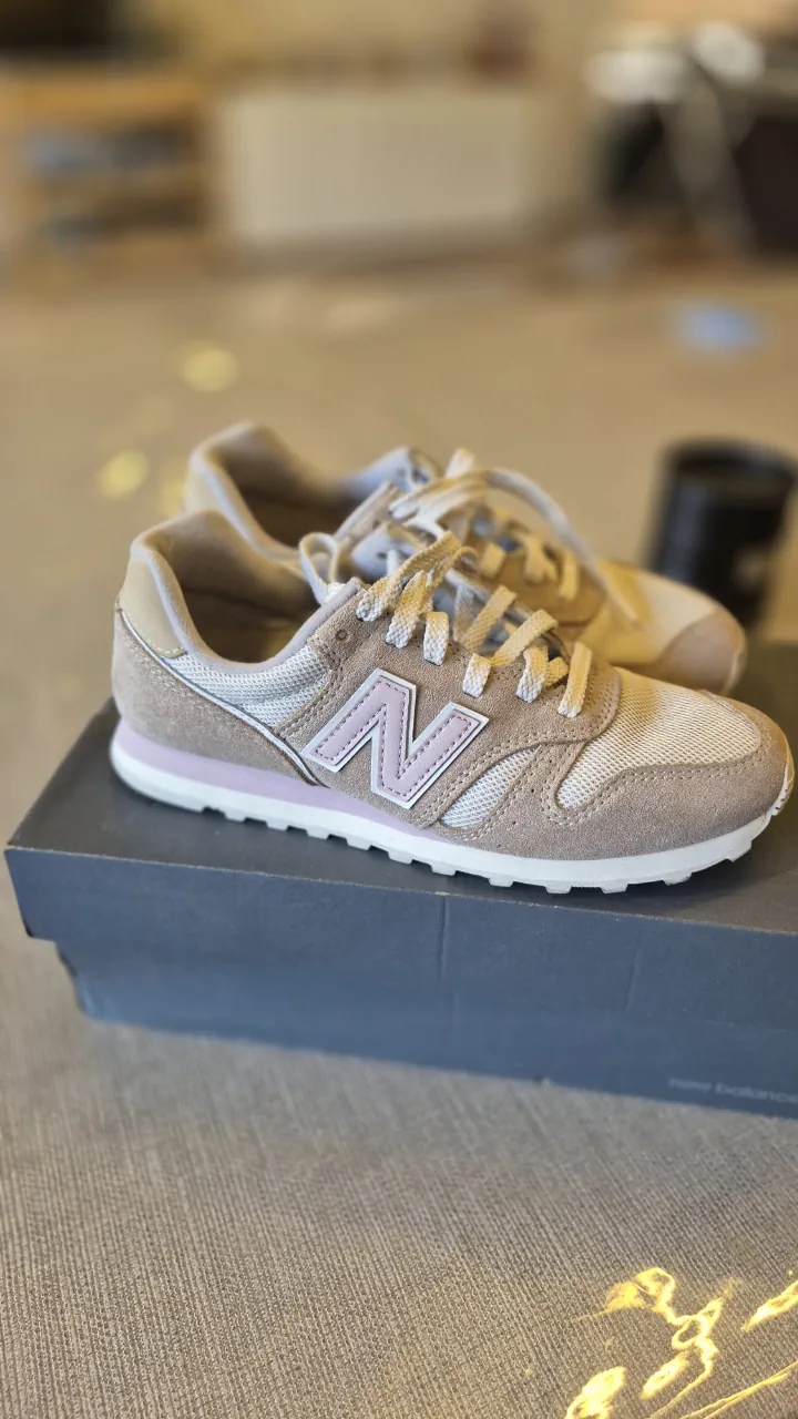 New Balance · Talle US 5.5