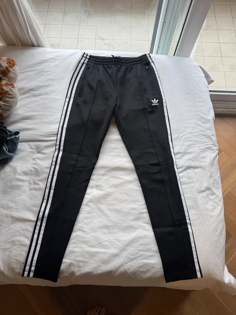 Pantalón adidas - imagen 1