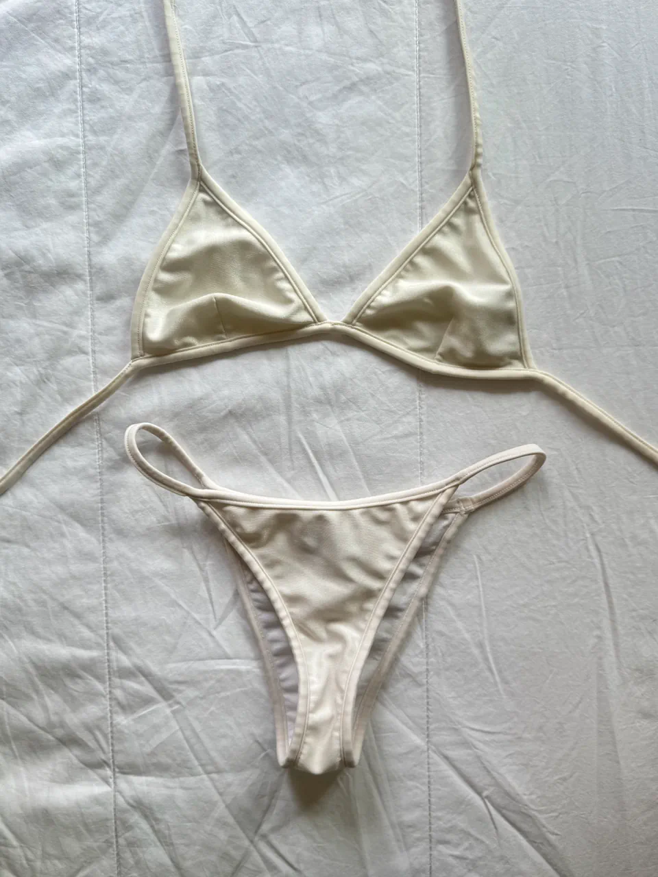 Bikini Ay Not Dead - imagen 1