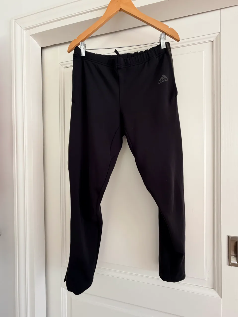 Pantalón adidas · Talle S